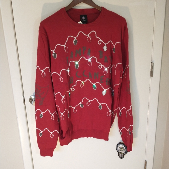 NFL Licensed Men's Tampa Bay Buccaneers Red/Light Up Ugly Sweater Sz XL - Picture 12 of 15